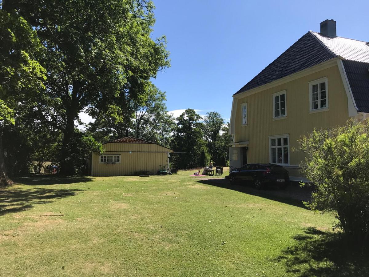 Gaeststuga I Loefsaeng Hajstorp Töreboda Exterior foto