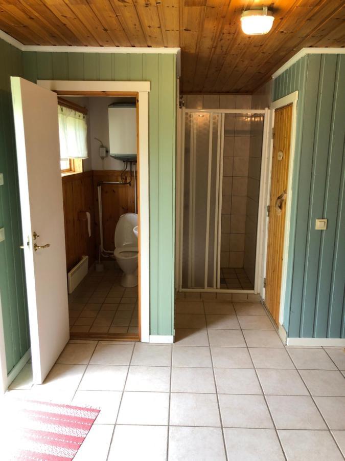 Gaeststuga I Loefsaeng Hajstorp Töreboda Exterior foto