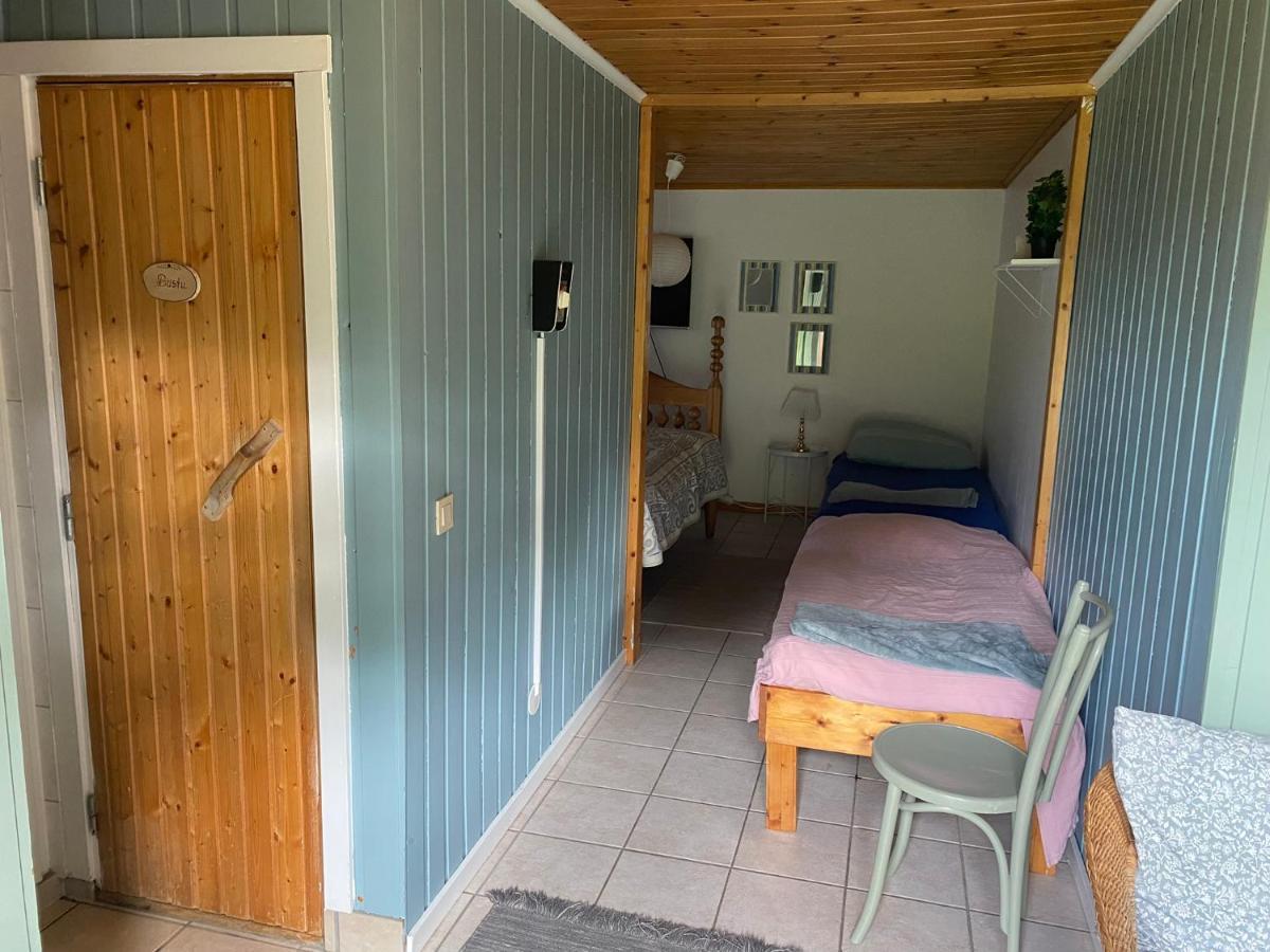 Gaeststuga I Loefsaeng Hajstorp Töreboda Exterior foto